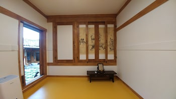 so hyeon dang hanok guesthouse