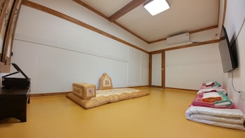 so hyeon dang hanok guesthouse