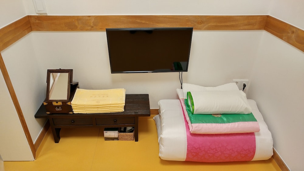 so hyeon dang hanok guesthouse