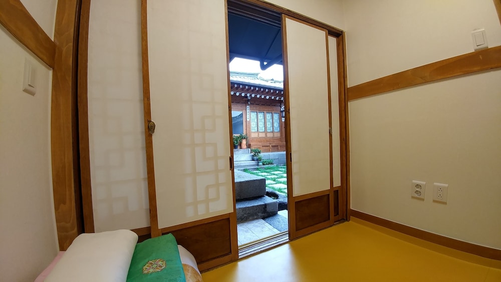 so hyeon dang hanok guesthouse