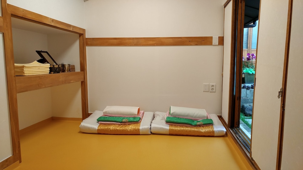 so hyeon dang hanok guesthouse