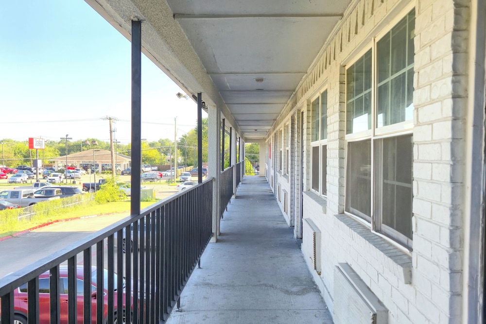 deluxe inn motel by oyo grand prairie interstate 30