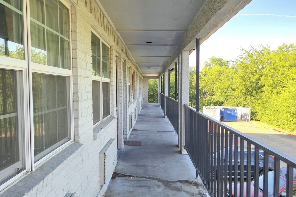 deluxe inn motel by oyo grand prairie interstate 30