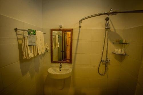 Royal Nadi Resort,Near Buddha Museum,4 star