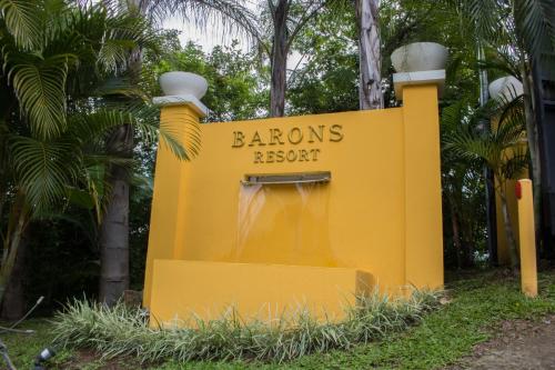 hotel barons resort