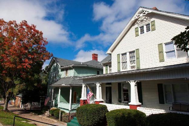 the guest house inn on courthouse square