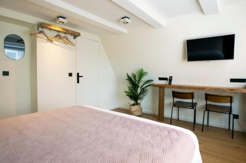 quentin hotel golden bear