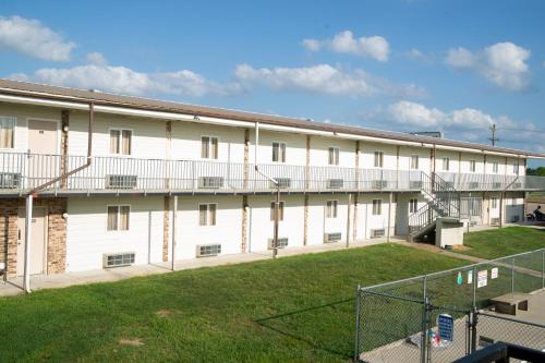 Marshall Lodge By Oyo Hwy 65,Marshall>>Higginsville,2 star