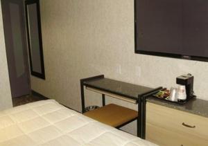 rodeway inn near jfk airport