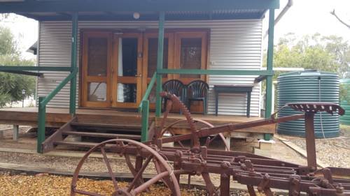 Stone Hut Cottage,In The Historical District,3 star