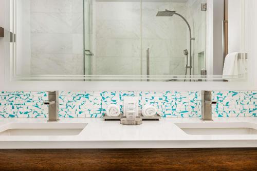 the art hotel denver curio collection by hilton