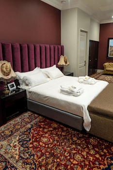 monarch hotel