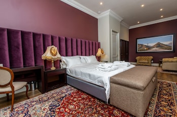 monarch hotel