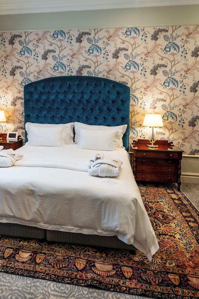 monarch hotel