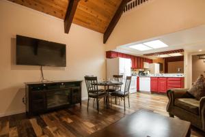 north lake lodges and villas