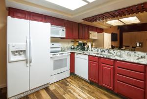 north lake lodges and villas