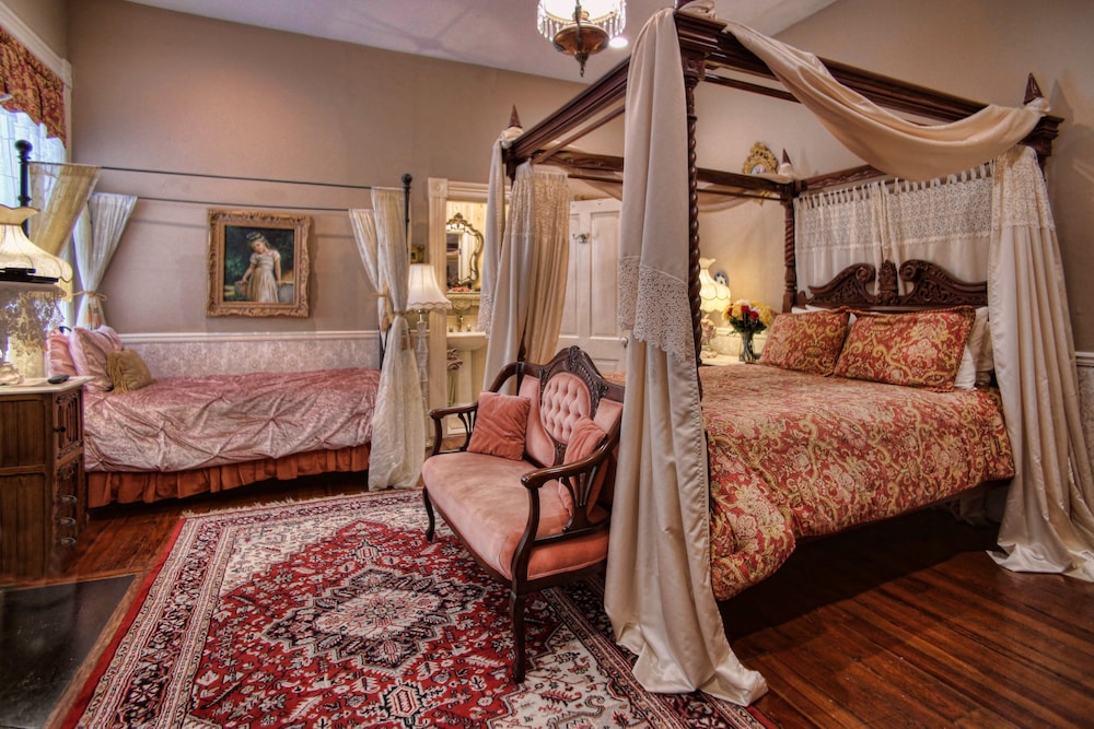 mcmillan inn bed and breakfast