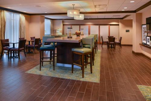 hampton inn omaha midtown aksarben area