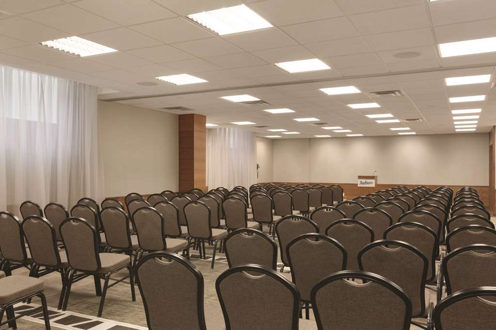 radisson hotel and conference centre calgary airport