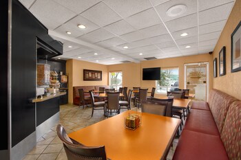 super 8 by wyndham calgary shawnessy area