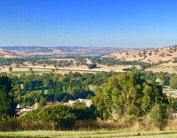 Gundagai Cabins & Tourist Park,New South Wales>>Gundagai,4 star