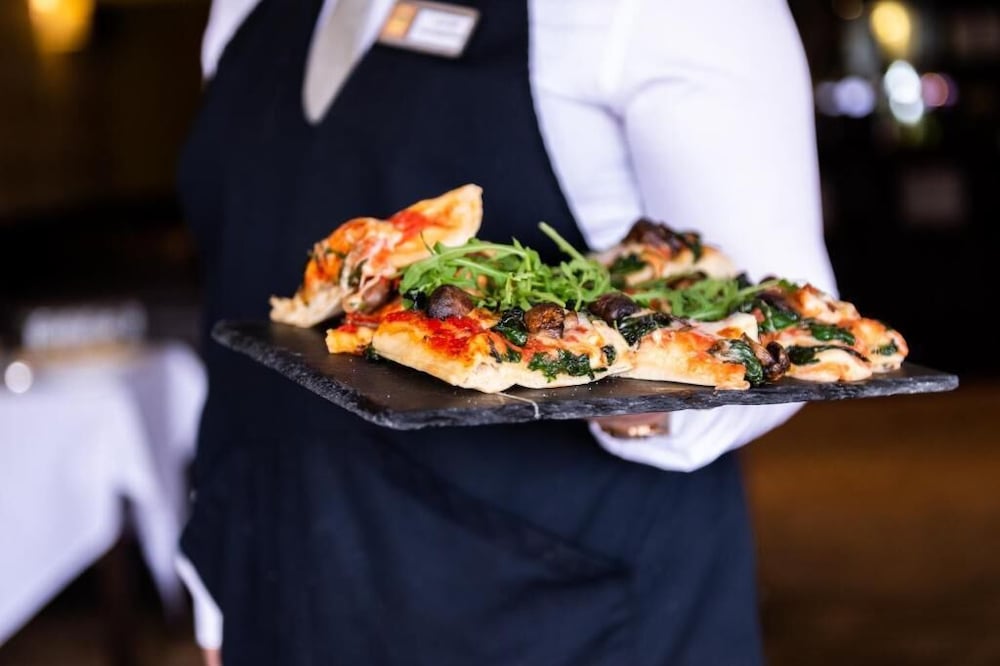 The Stones Hotel,Bartley>>Amesbury,4 star