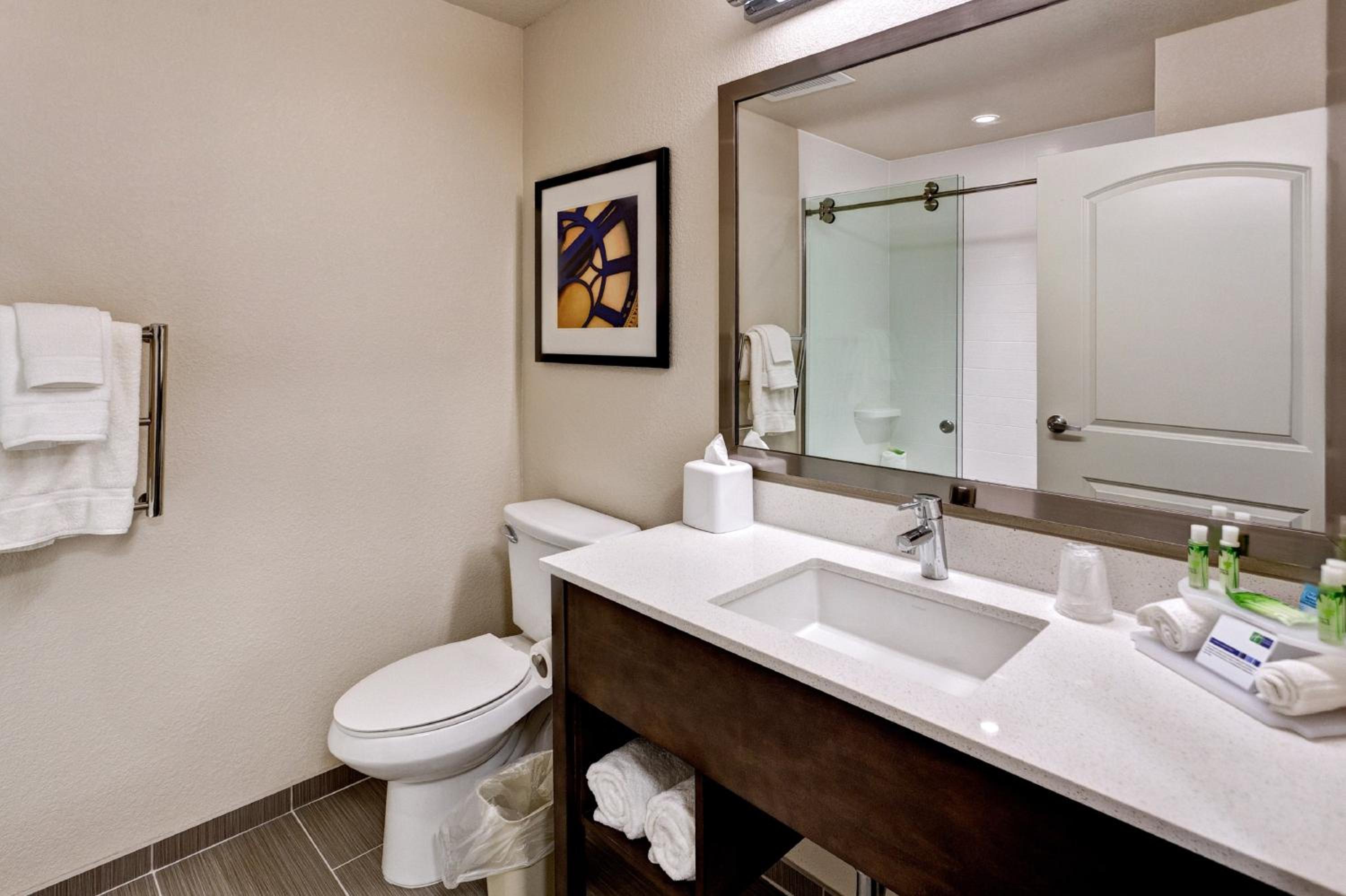holiday inn express and suites manhattan by ihg