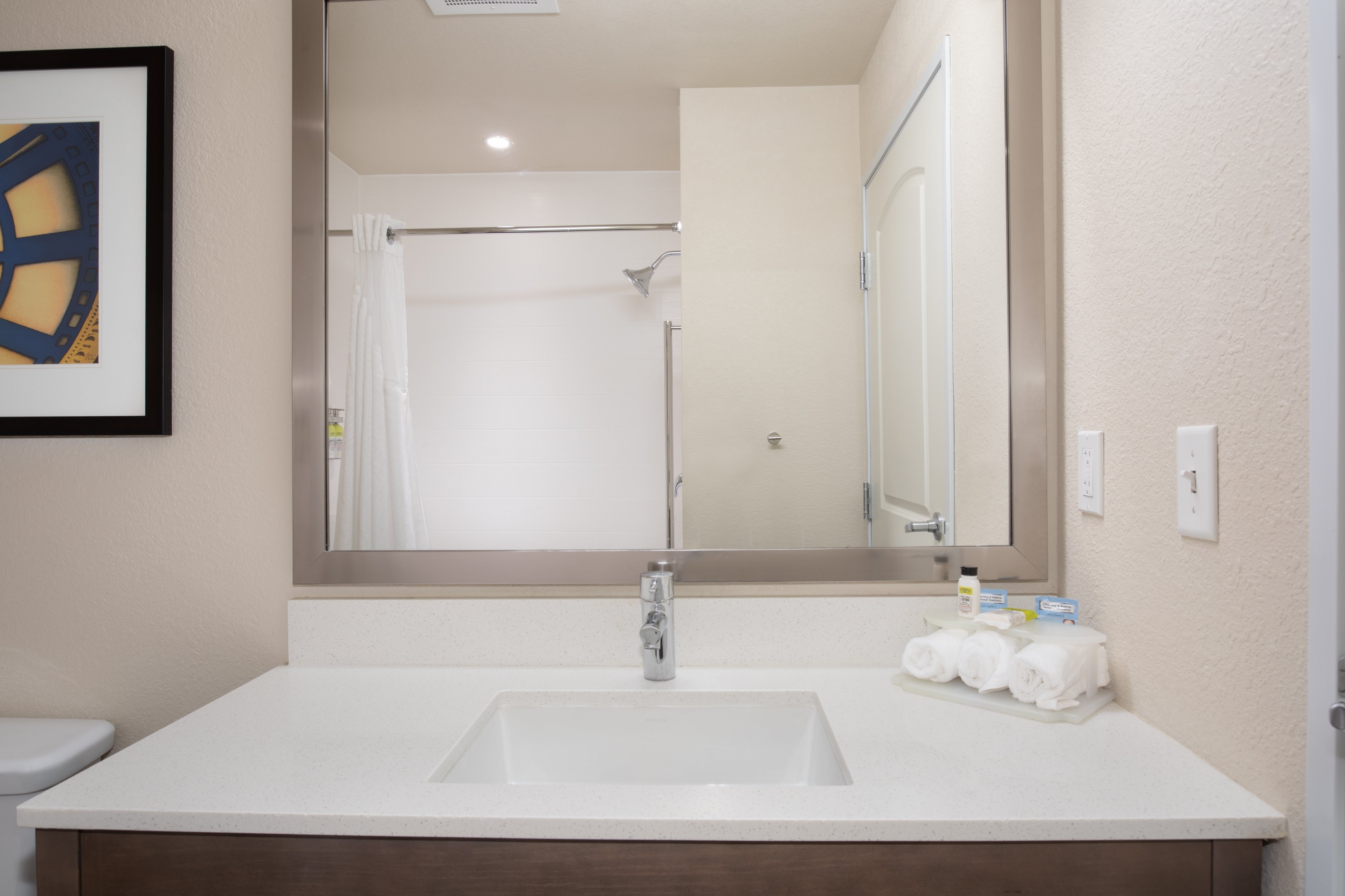 holiday inn express and suites manhattan by ihg