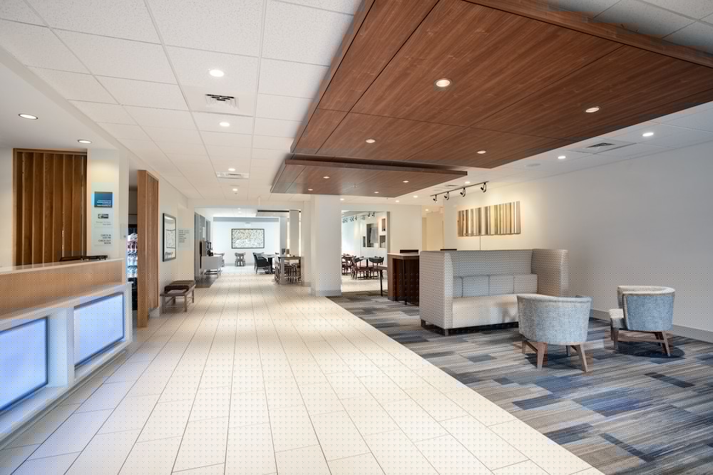 holiday inn express and suites manhattan by ihg