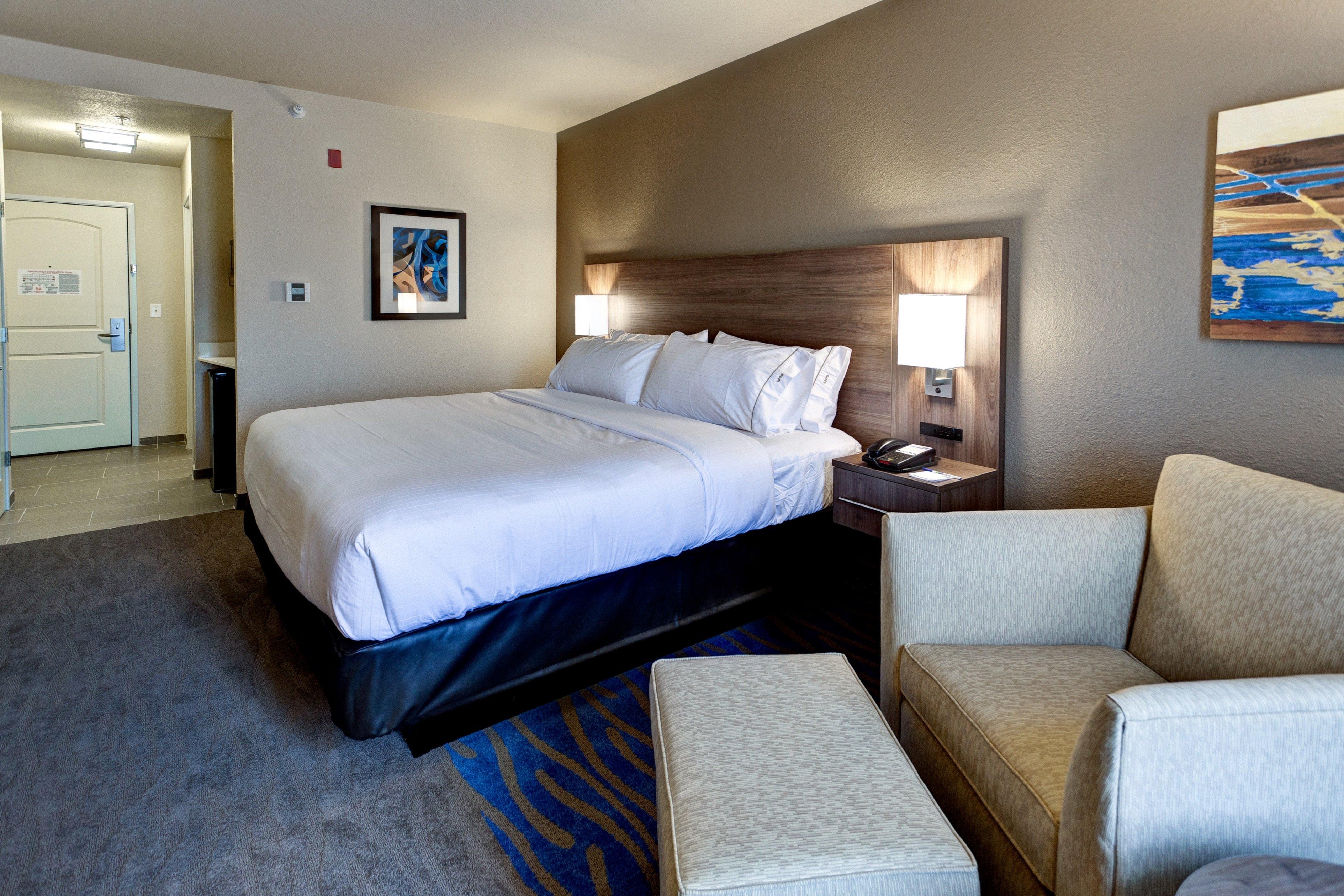 holiday inn express and suites manhattan by ihg