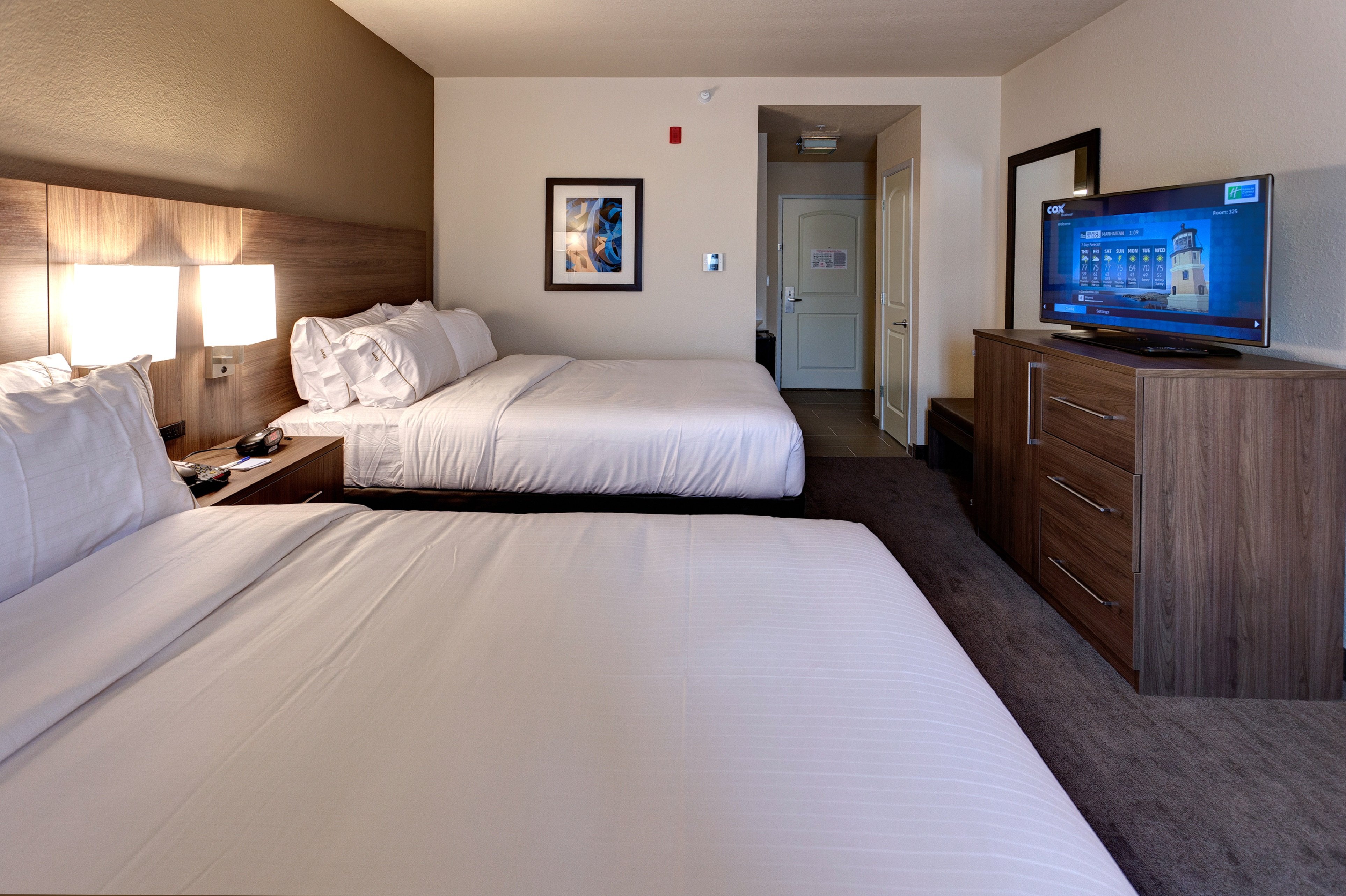 holiday inn express and suites manhattan by ihg