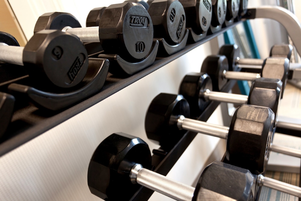 holiday inn express and suites manhattan by ihg