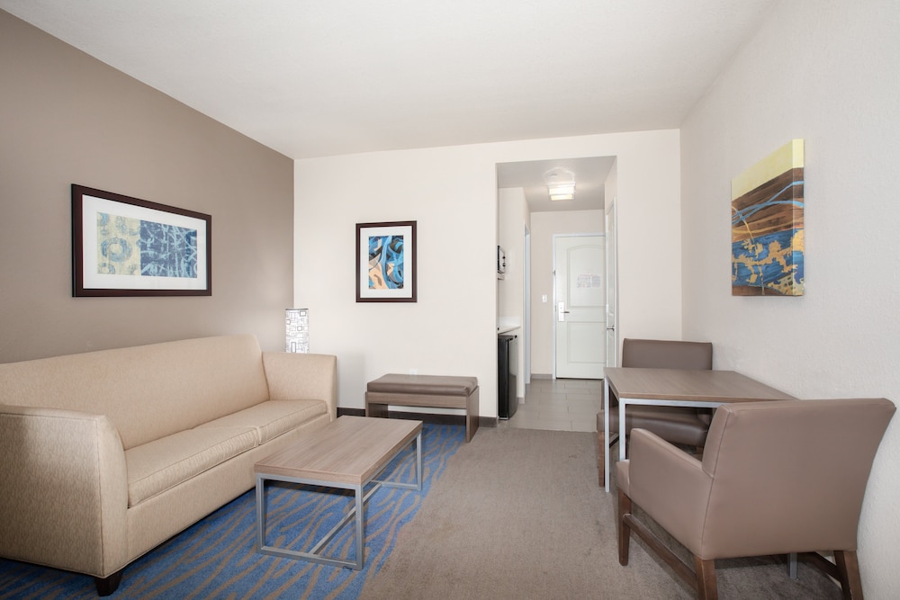 holiday inn express and suites manhattan by ihg