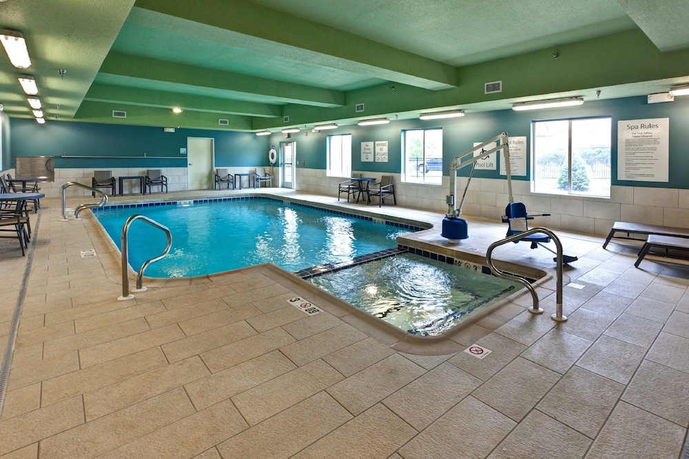 holiday inn express and suites manhattan by ihg