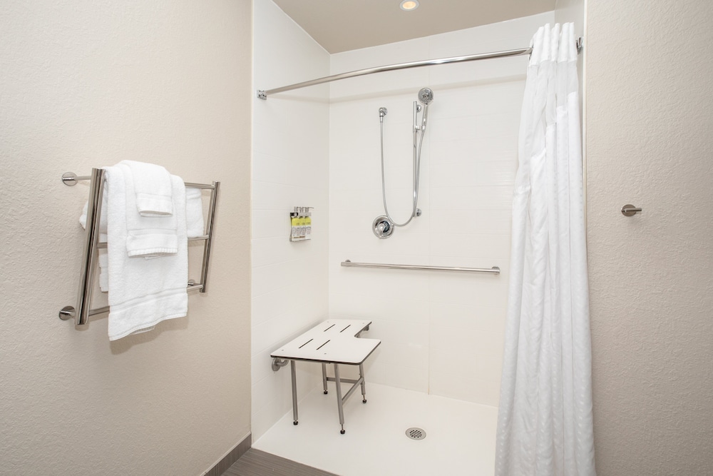 holiday inn express and suites manhattan by ihg