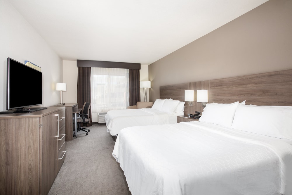 holiday inn express and suites manhattan by ihg