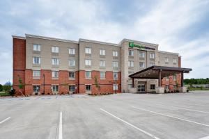 holiday inn express and suites manhattan by ihg