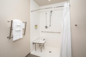 holiday inn express and suites manhattan by ihg