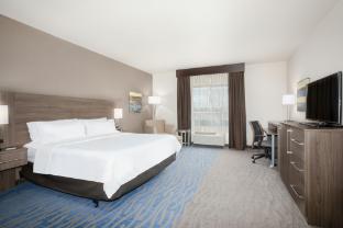 holiday inn express and suites manhattan by ihg