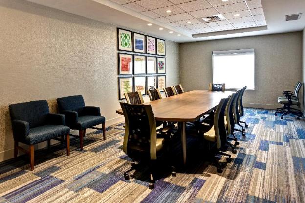 holiday inn express and suites manhattan by ihg