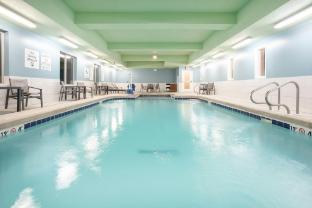 holiday inn express and suites manhattan by ihg