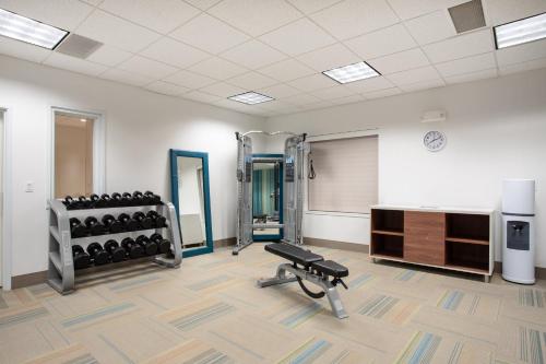 holiday inn express and suites manhattan by ihg