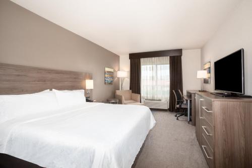 holiday inn express and suites manhattan by ihg