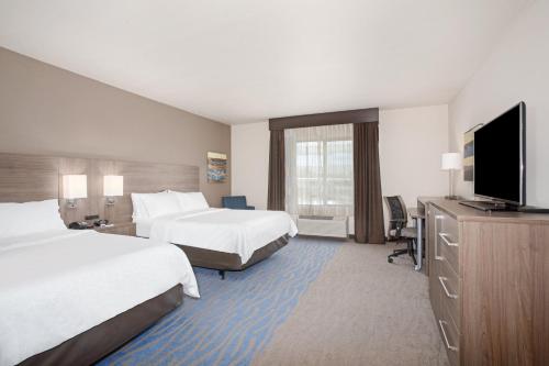 holiday inn express and suites manhattan by ihg