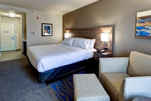 holiday inn express and suites manhattan by ihg