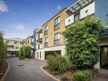 oceanic on thompson apartments