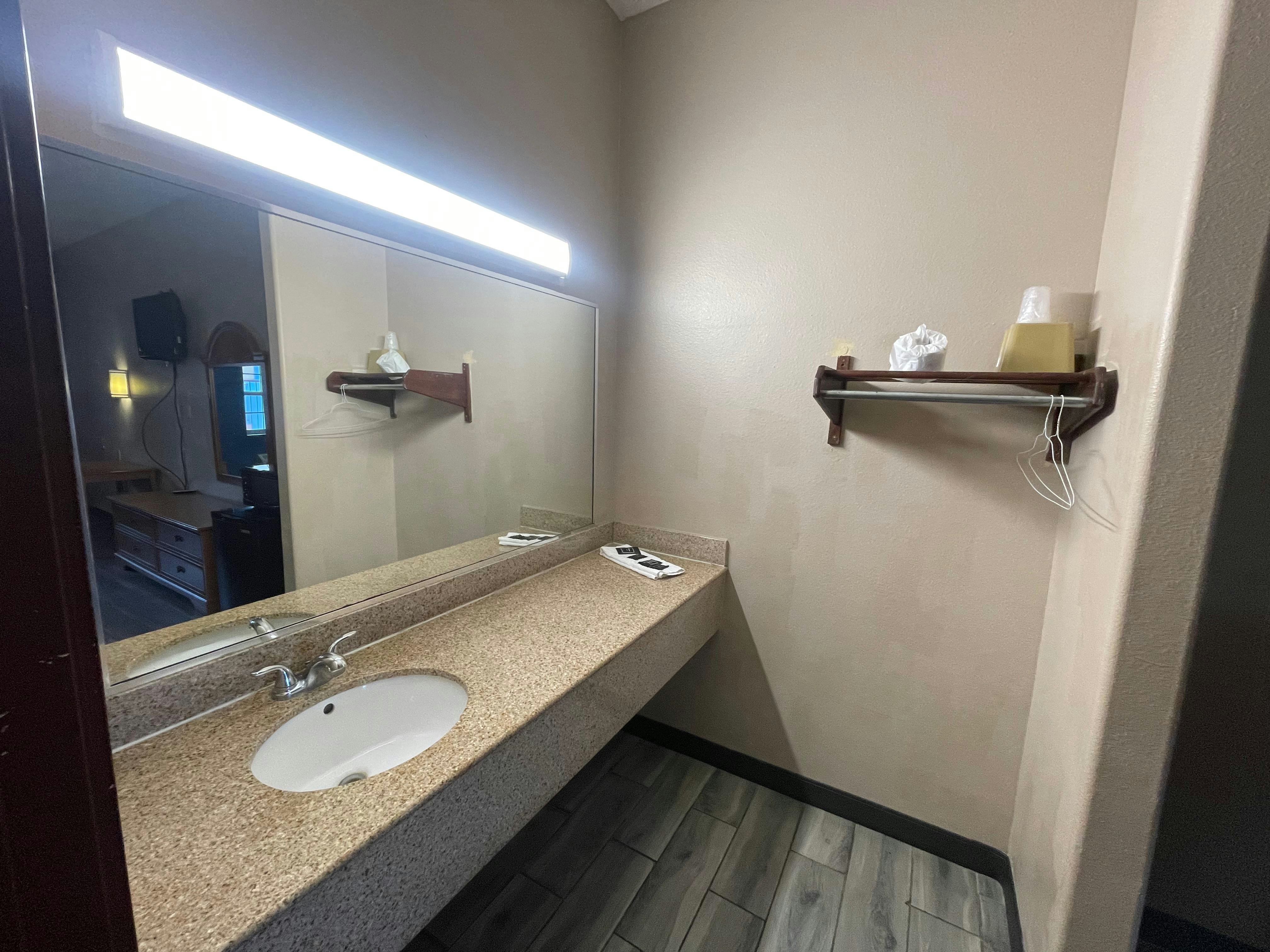 airport inn and suites corpus christi i 37