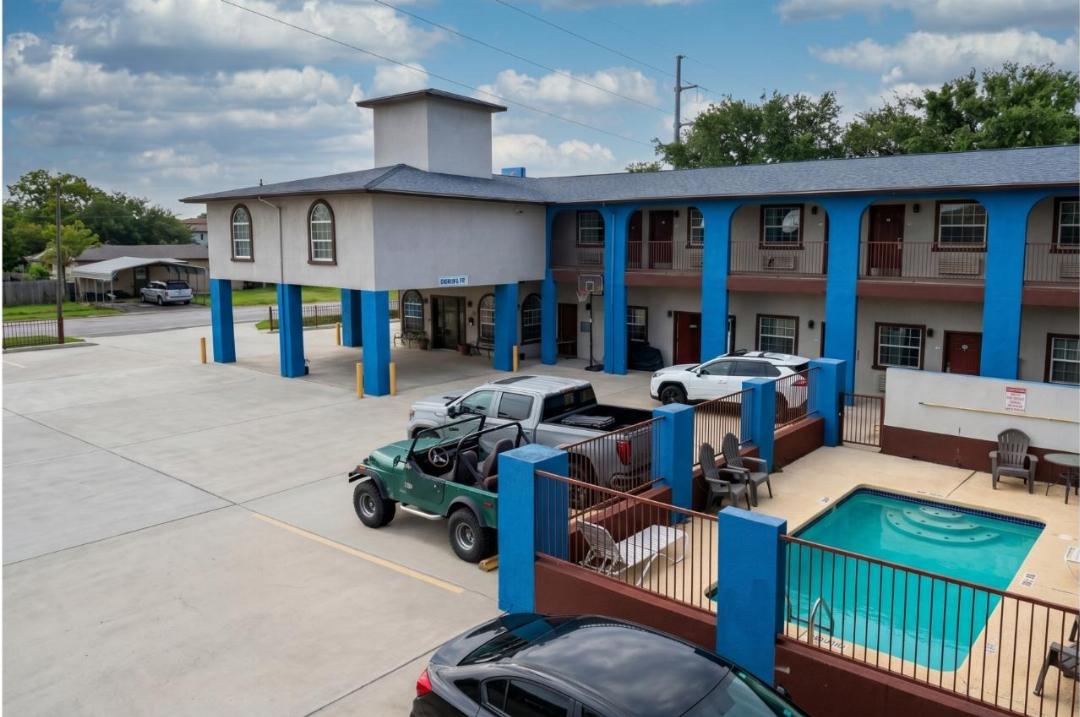 airport inn and suites corpus christi i 37