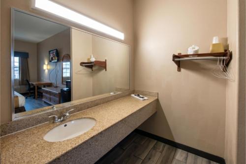 airport inn and suites corpus christi i 37