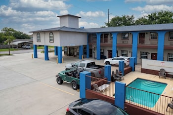 airport inn and suites corpus christi i 37